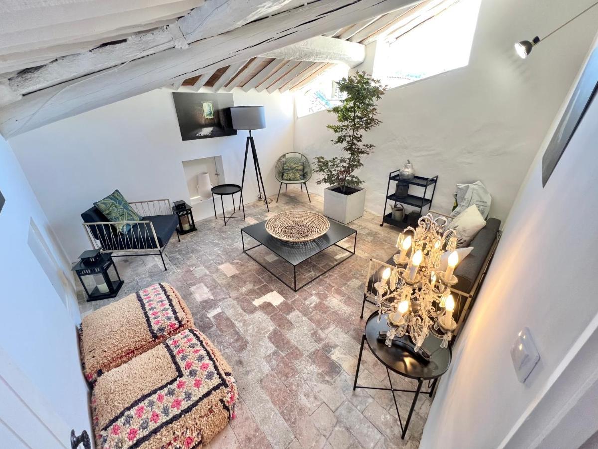 Maison De Village Au Calme. Lourmarin Dış mekan fotoğraf